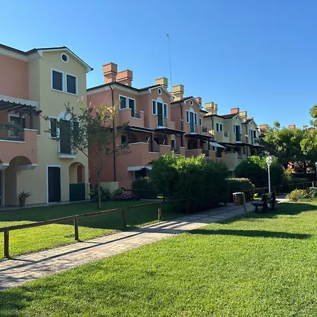 Coastal With Shared Pool Apartament Bibione