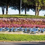 Coastal With Shared Pool דירה ביביונה