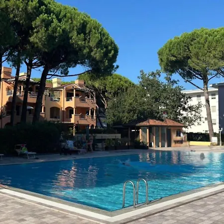 Coastal With Shared Pool *