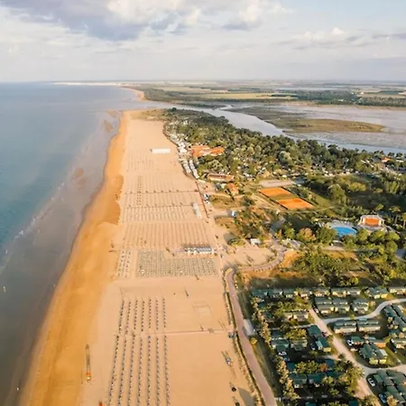 Coastal With Shared Pool Apartamento Bibione