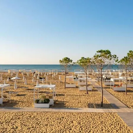 Coastal With Shared Pool Appartement Bibione